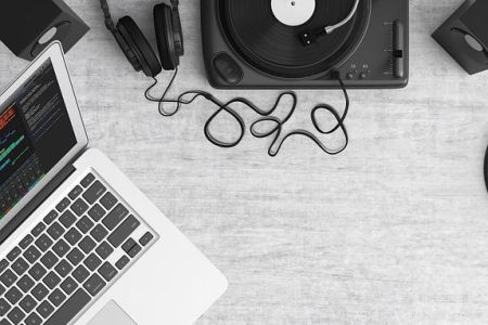 想在營業場所播放音樂，該怎麼做才合法？－張婷婷律師